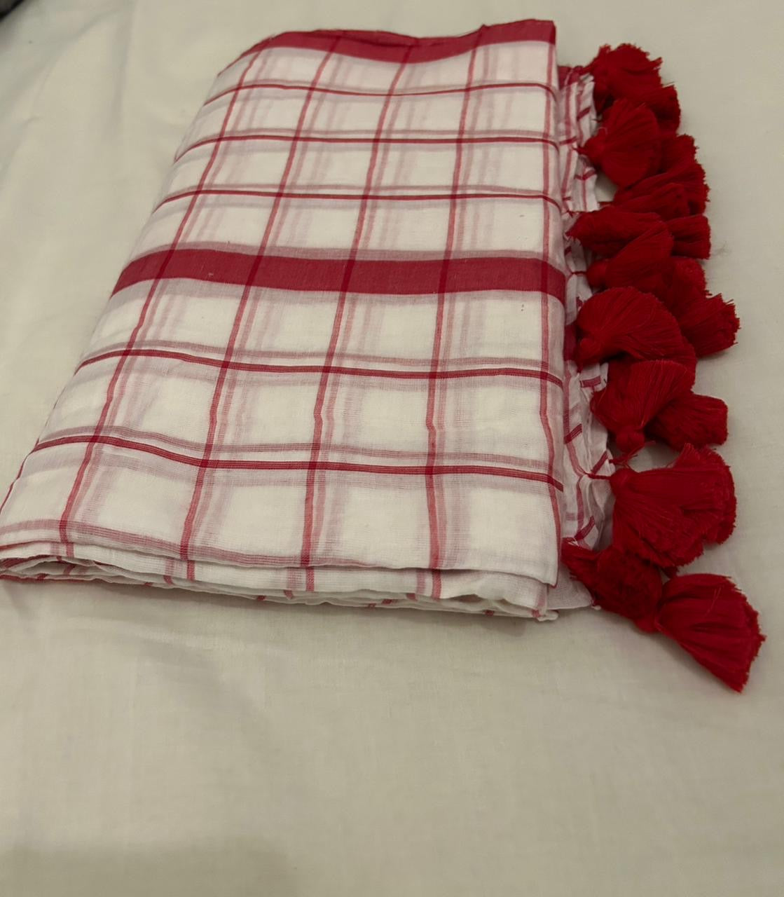 Check Mulcotton Saree with Red Tassel
