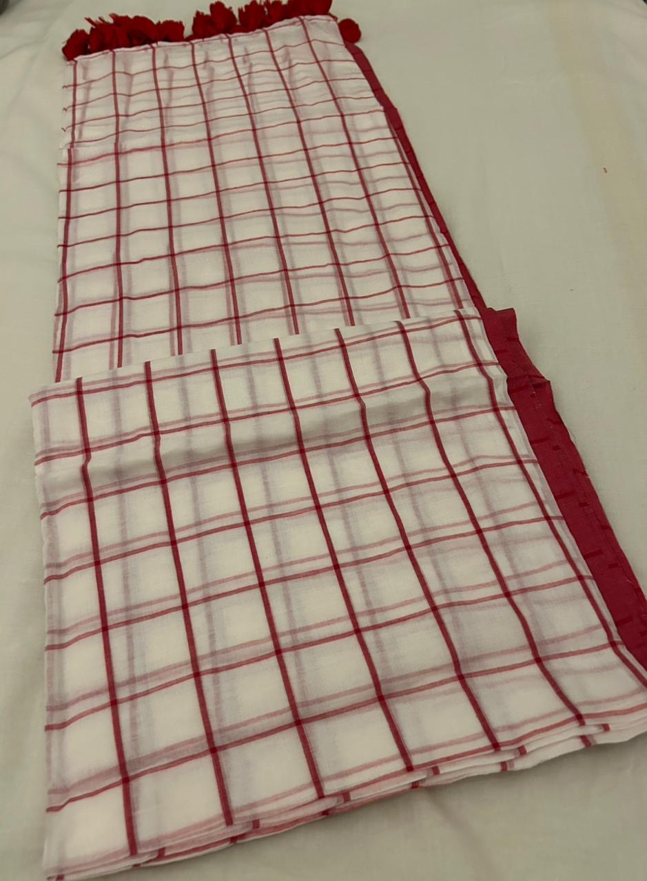 Check Mulcotton Saree with Red Tassel
